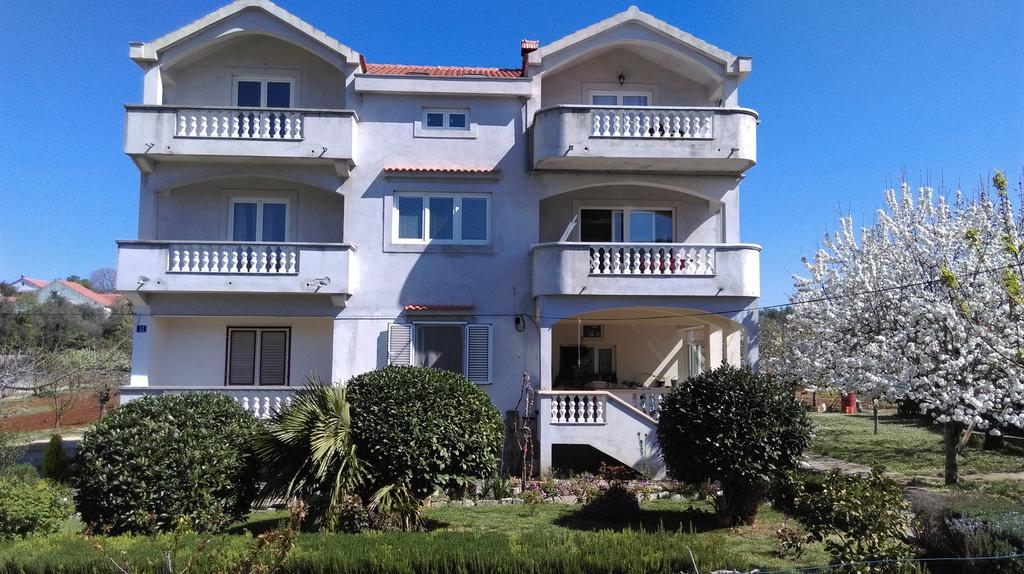 Apartments Lena Sutomiscica Exterior photo